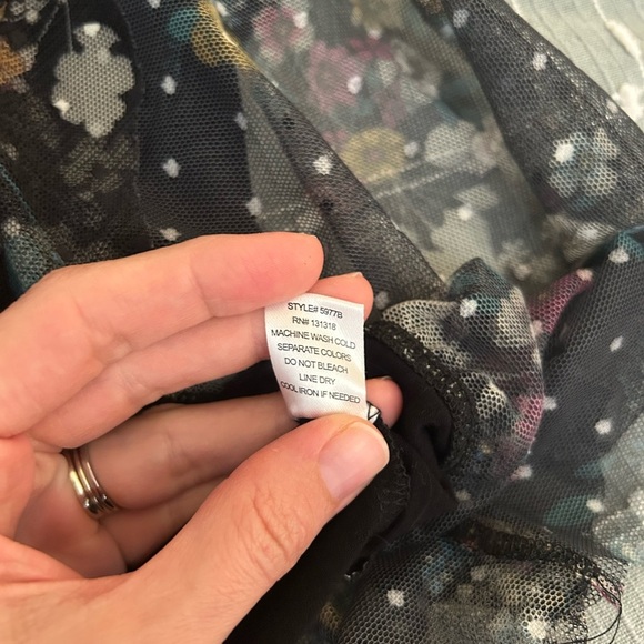 Willow Black Floral Mesh Hem Top size M - Picture 3 of 8